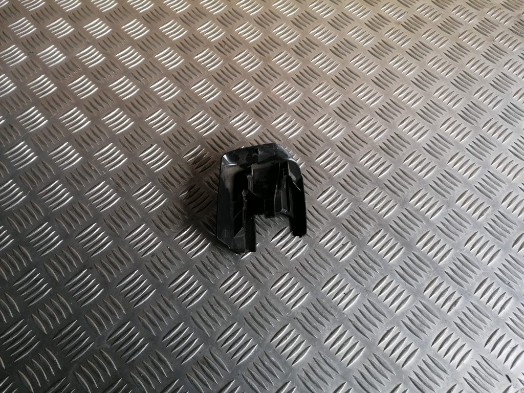 Salona plastmasa priekš VOLVO XC70 2007 2 Salona plastmasa priekš VOLVO XC70 2007