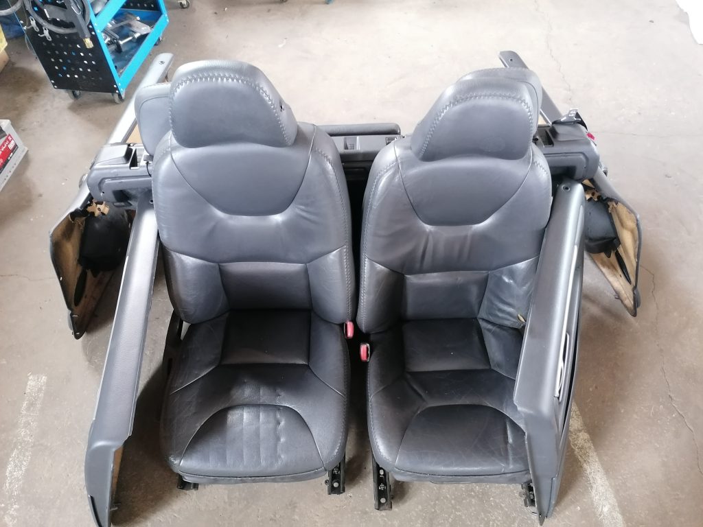 Sēdekļu komplekts priekš VOLVO XC70 2007 3 Sēdekļu komplekts priekš VOLVO XC70 2007