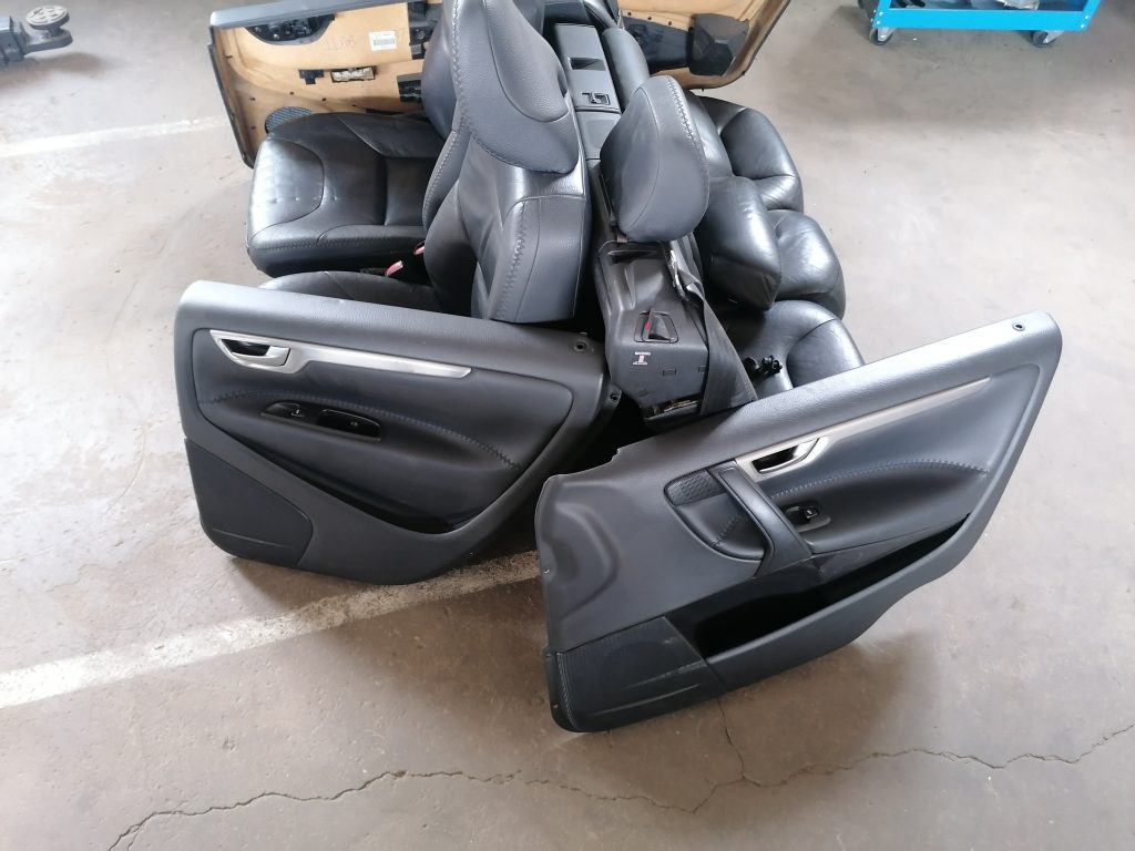 Sēdekļu komplekts priekš VOLVO XC70 2007 4 Sēdekļu komplekts priekš VOLVO XC70 2007