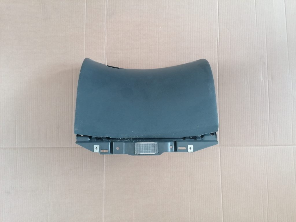 Mantu glabāšanas nodalījums pasažiera pusē priekš VOLVO XC70 2007 1 Mantu glabāšanas nodalījums pasažiera pusē priekš VOLVO XC70 2007