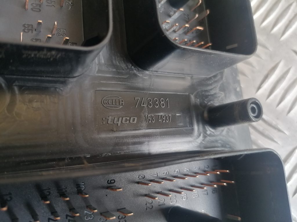 Drošinātāju bloks priekš OPEL ASTRA H 2005 5 Drošinātāju bloks priekš OPEL ASTRA H 2005