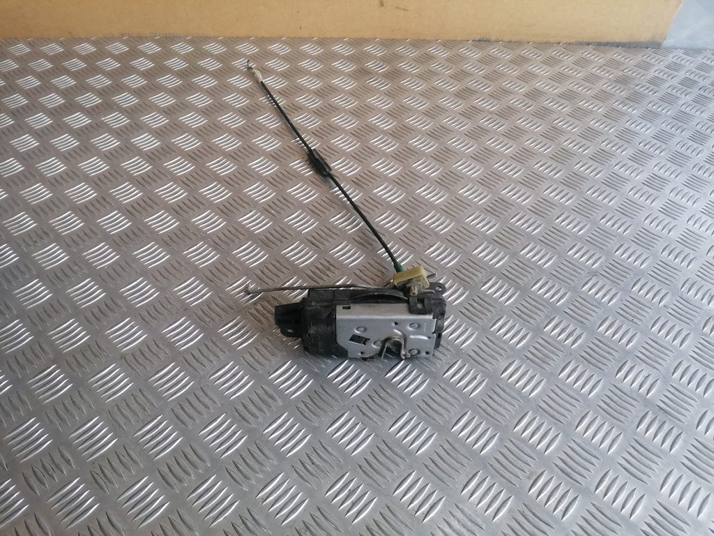 Priekšējo labo durvju slēdzene priekš OPEL ASTRA H 2005 1 Priekšējo labo durvju slēdzene priekš OPEL ASTRA H 2005