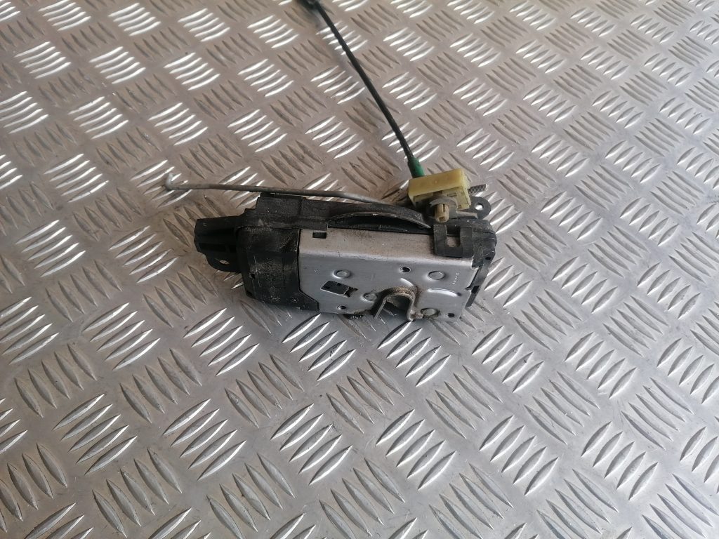 Priekšējo labo durvju slēdzene priekš OPEL ASTRA H 2005 2 Priekšējo labo durvju slēdzene priekš OPEL ASTRA H 2005