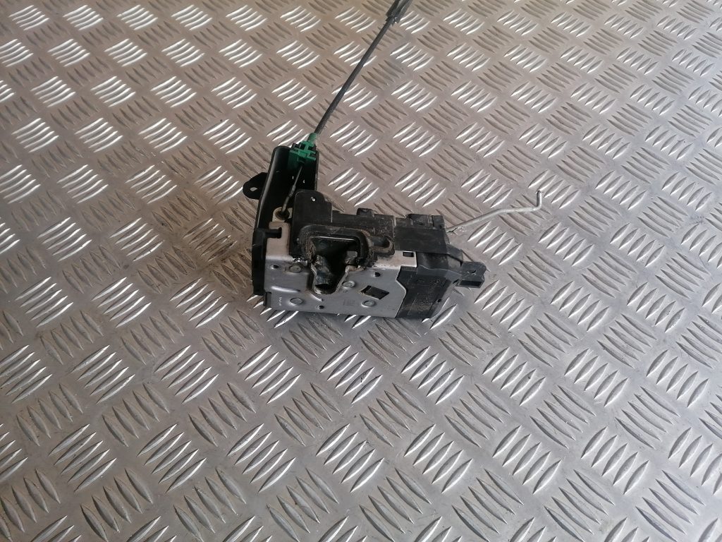 Priekšējo labo durvju slēdzene priekš OPEL ASTRA H 2005 3 Priekšējo labo durvju slēdzene priekš OPEL ASTRA H 2005