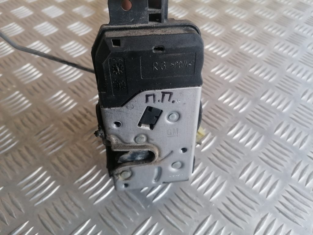 Priekšējo labo durvju slēdzene priekš OPEL ASTRA H 2005 4 Priekšējo labo durvju slēdzene priekš OPEL ASTRA H 2005