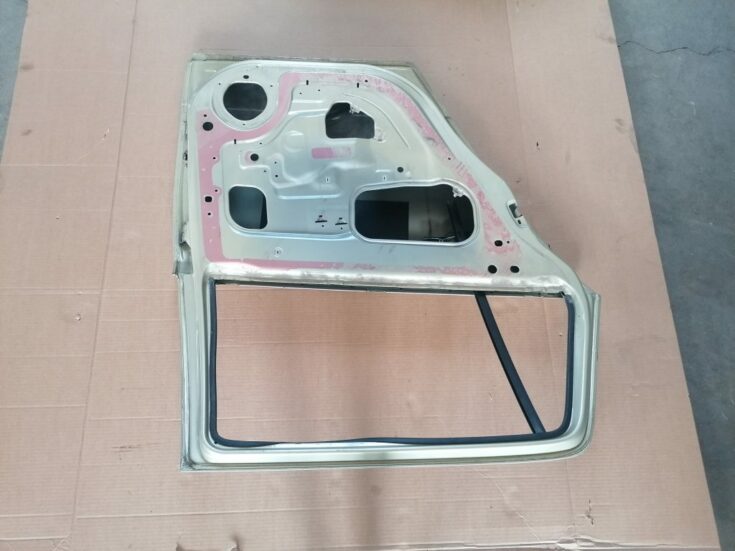 Aizmugurējās kreisās durvis priekš OPEL ASTRA H 2005
