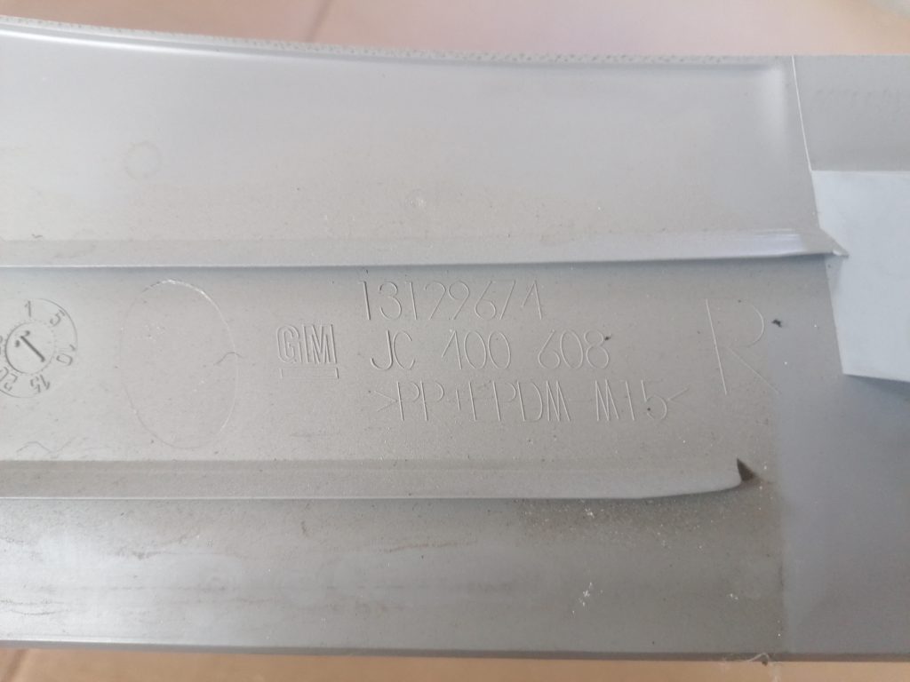 Bagažnieka nodalījuma statnes apdare priekš OPEL ASTRA H 2005 3 Bagažnieka nodalījuma statnes apdare priekš OPEL ASTRA H 2005