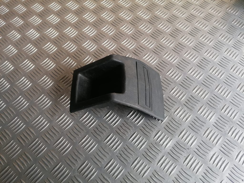 Centrālās konsoles nodalījums priekš OPEL ASTRA H 2005 2 Centrālās konsoles nodalījums priekš OPEL ASTRA H 2005