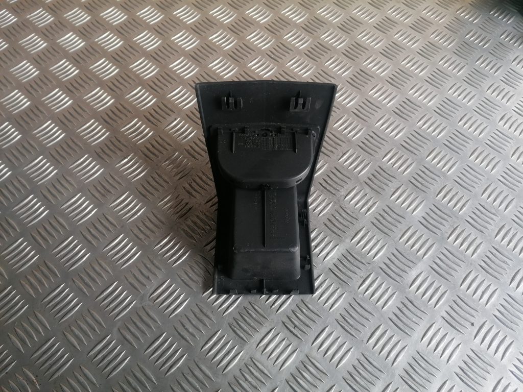 Centrālās konsoles nodalījums priekš OPEL ASTRA H 2005 3 Centrālās konsoles nodalījums priekš OPEL ASTRA H 2005