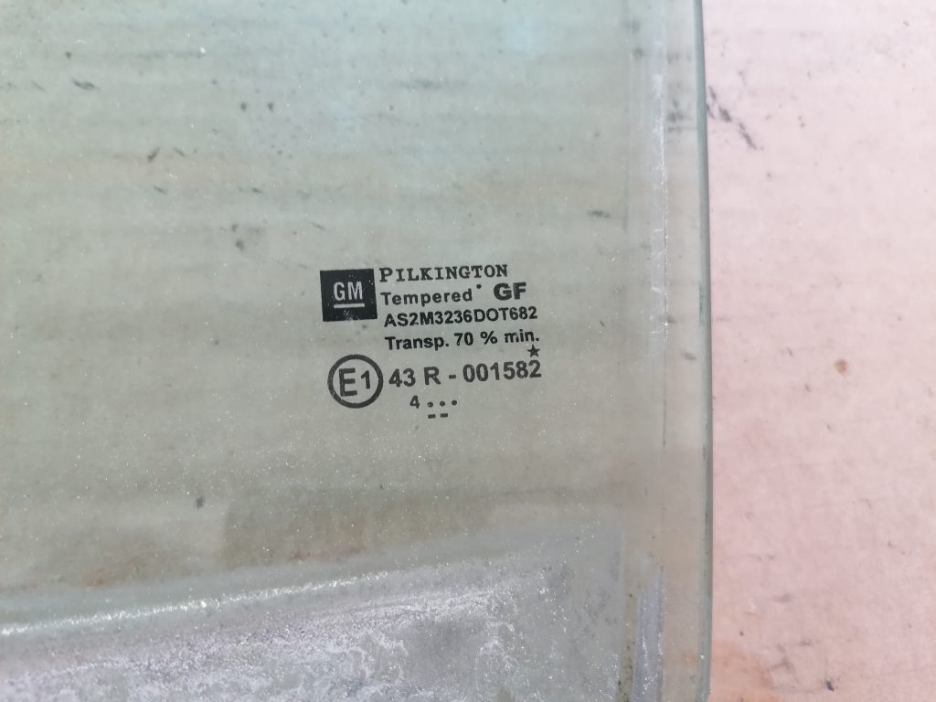 Aizmugurējo kreiso durvju stikls priekš OPEL ASTRA H 2005 2 Aizmugurējo kreiso durvju stikls priekš OPEL ASTRA H 2005