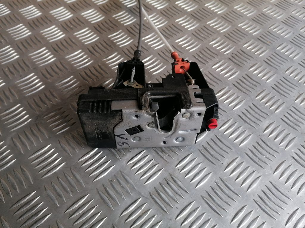 Aizmugurējo kreiso durvju slēdzene priekš OPEL ZAFIRA 2004 2 Aizmugurējo kreiso durvju slēdzene priekš OPEL ZAFIRA 2004