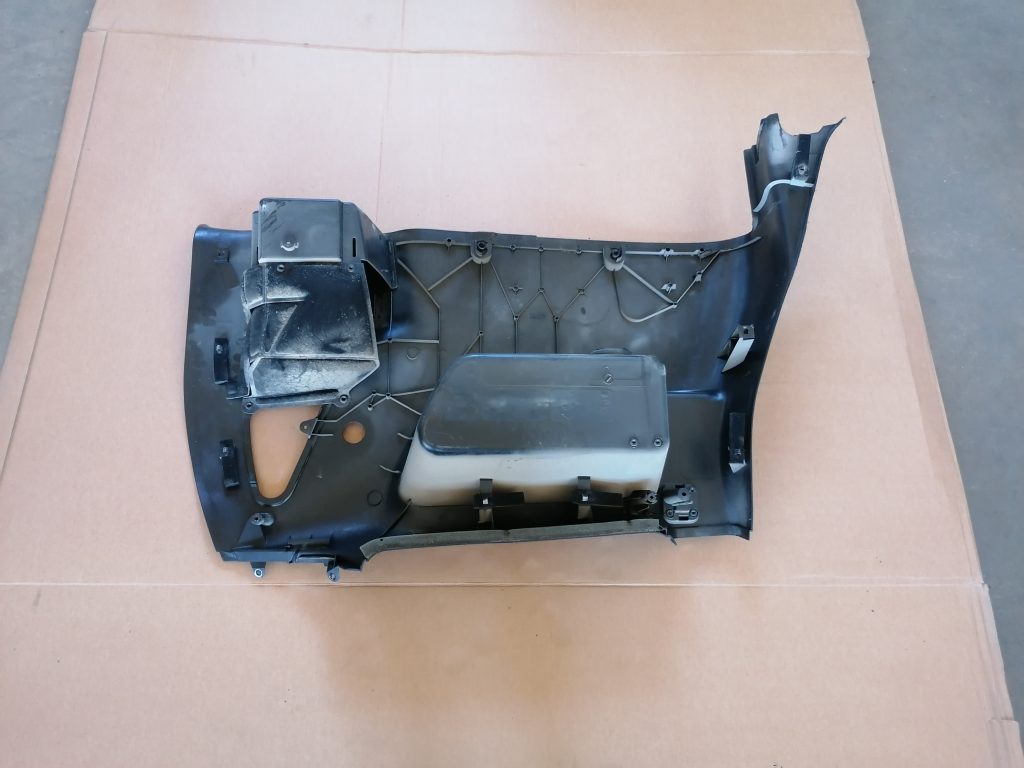 Bagāžnieka nodalījuma sānu apdare priekš OPEL ZAFIRA 2004 2 Bagāžnieka nodalījuma sānu apdare priekš OPEL ZAFIRA 2004