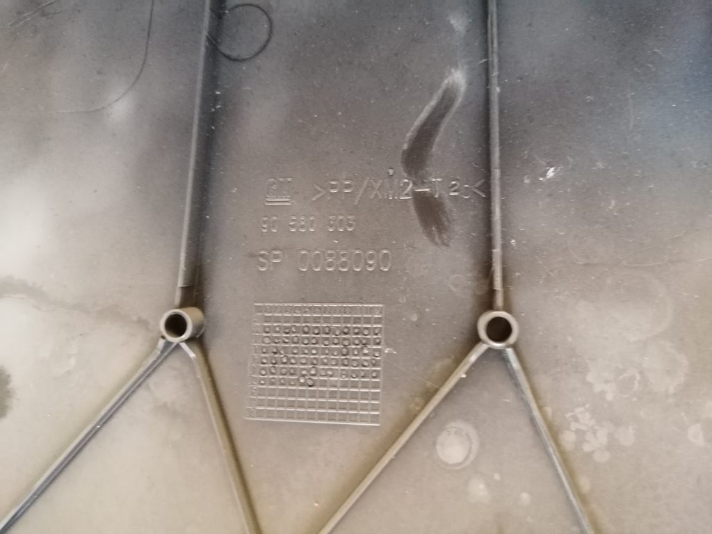 Bagāžnieka nodalījuma sānu apdare priekš OPEL ZAFIRA 2004 3 Bagāžnieka nodalījuma sānu apdare priekš OPEL ZAFIRA 2004