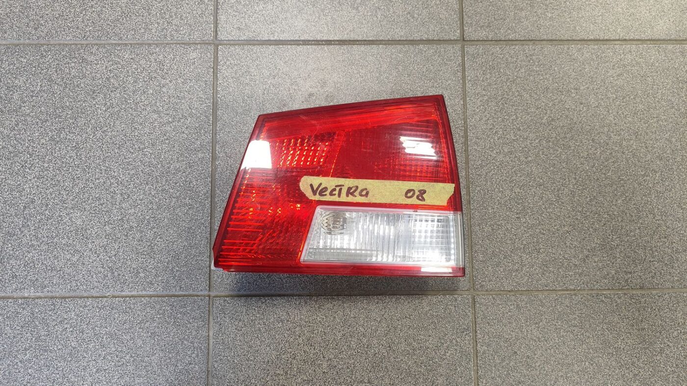 Bagāžnieka vāka labais lukturis priekš OPEL VECTRA C 2008 1 Bagāžnieka vāka labais lukturis priekš OPEL VECTRA C 2008