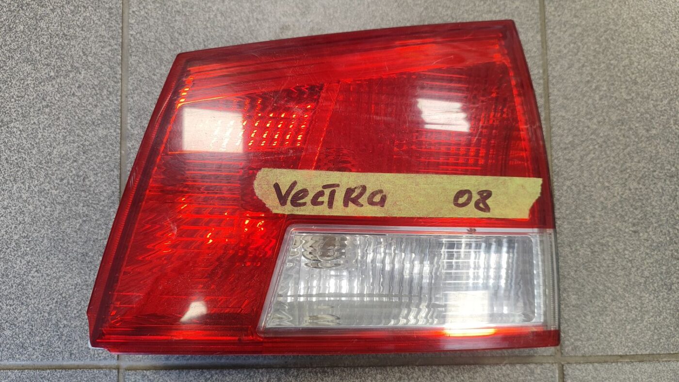 Bagāžnieka vāka labais lukturis priekš OPEL VECTRA C 2008 2 Bagāžnieka vāka labais lukturis priekš OPEL VECTRA C 2008