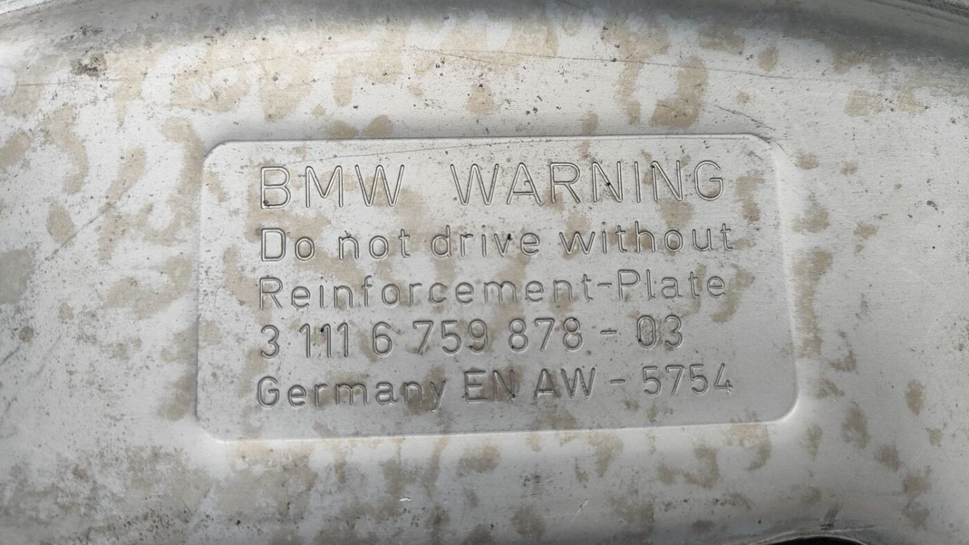 Dzinēja aizsargs priekš BMW 525 E60 2006 OLIVE 4 Dzinēja aizsargs priekš BMW 525 E60 2006 OLIVE