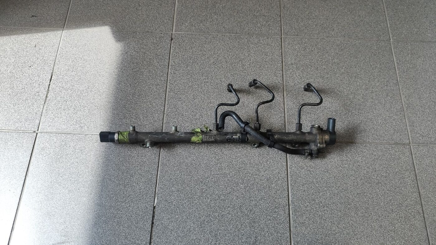 Degvielas sadales caurule priekš JEEP GRAND CHEROKEE 2004 1 Degvielas sadales caurule priekš JEEP GRAND CHEROKEE 2004