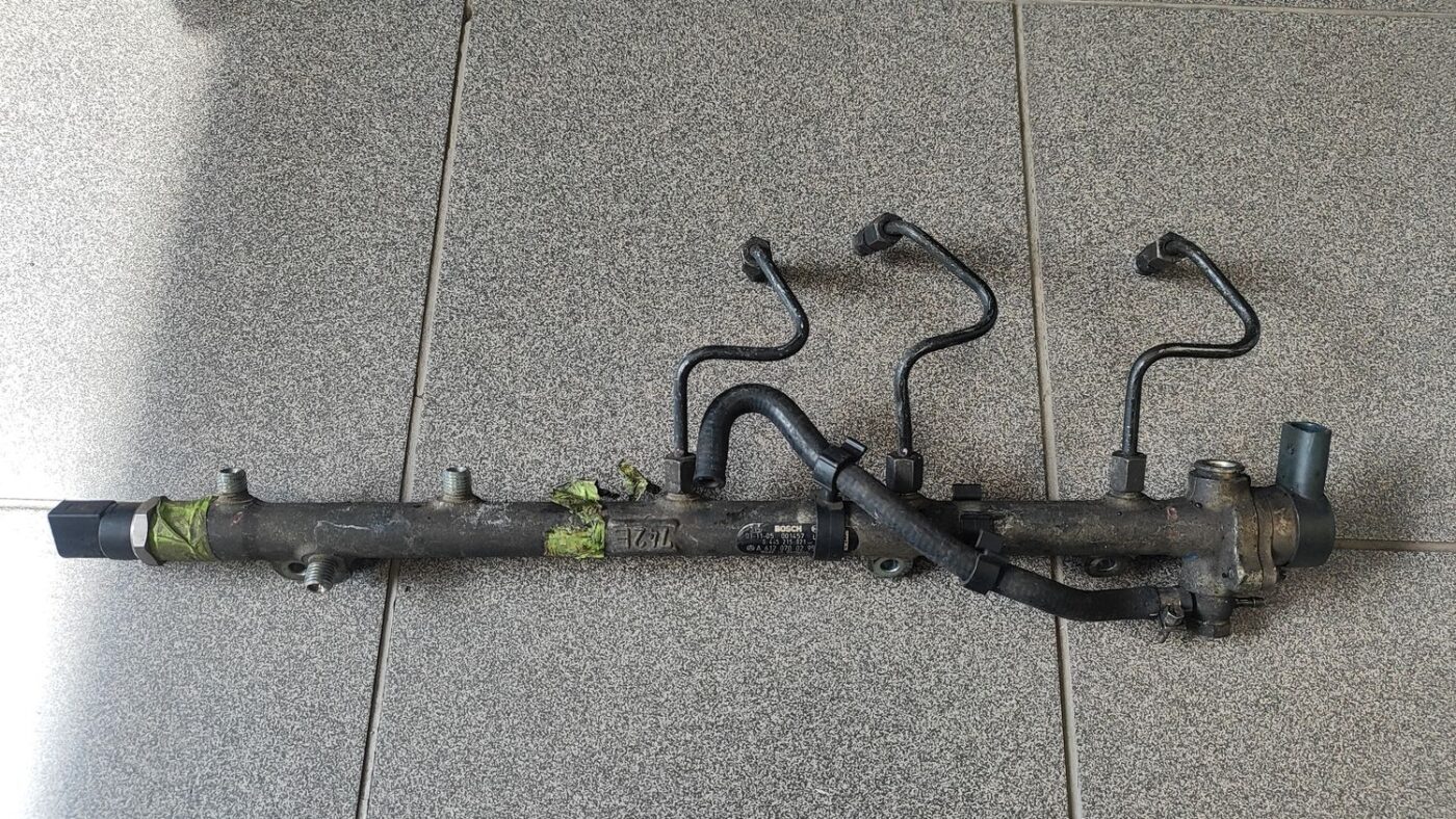 Degvielas sadales caurule priekš JEEP GRAND CHEROKEE 2004 2 Degvielas sadales caurule priekš JEEP GRAND CHEROKEE 2004