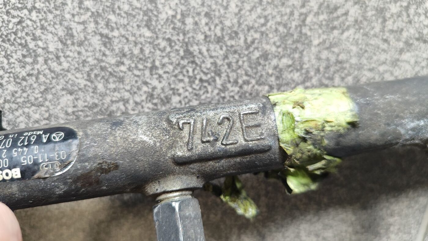 Degvielas sadales caurule priekš JEEP GRAND CHEROKEE 2004 8 Degvielas sadales caurule priekš JEEP GRAND CHEROKEE 2004