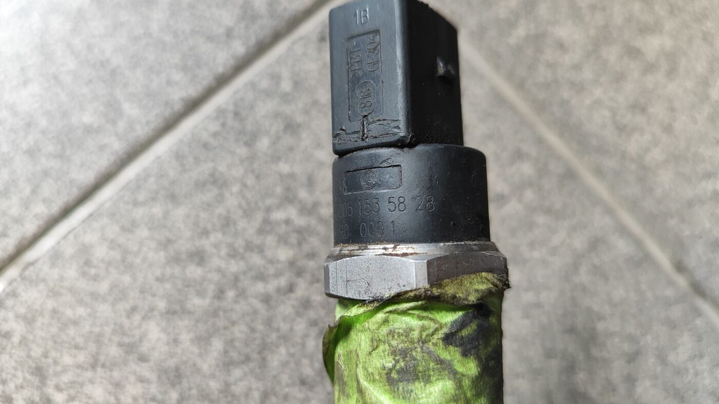 Degvielas sadales caurule priekš JEEP GRAND CHEROKEE 2004 5 Degvielas sadales caurule priekš JEEP GRAND CHEROKEE 2004