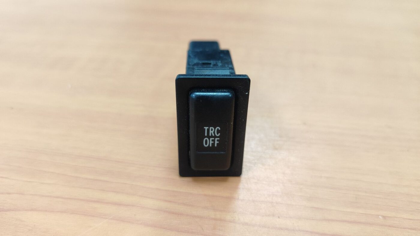 ESP poga priekš TOYOTA AVENSIS 2004 1 ESP poga priekš TOYOTA AVENSIS 2004