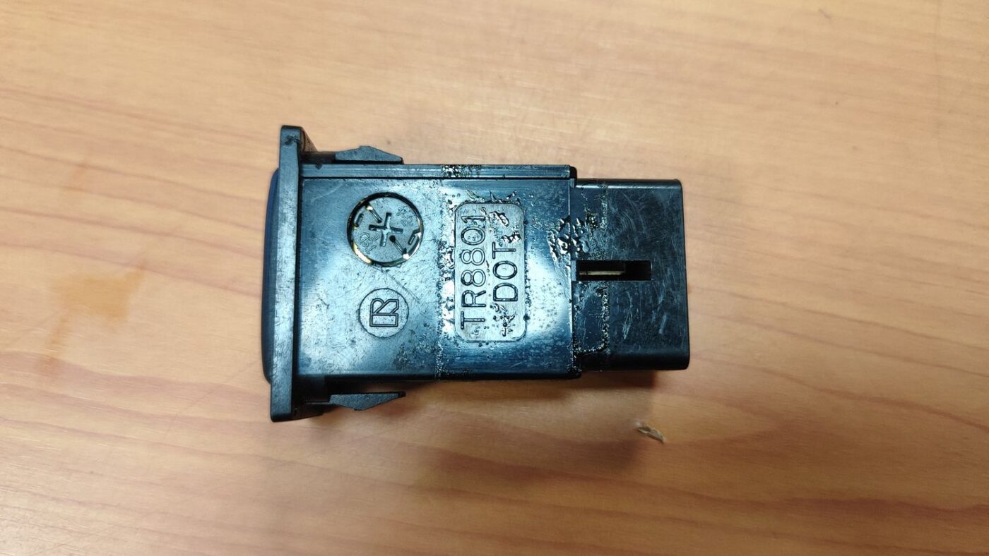 ESP poga priekš TOYOTA AVENSIS 2004 5 ESP poga priekš TOYOTA AVENSIS 2004