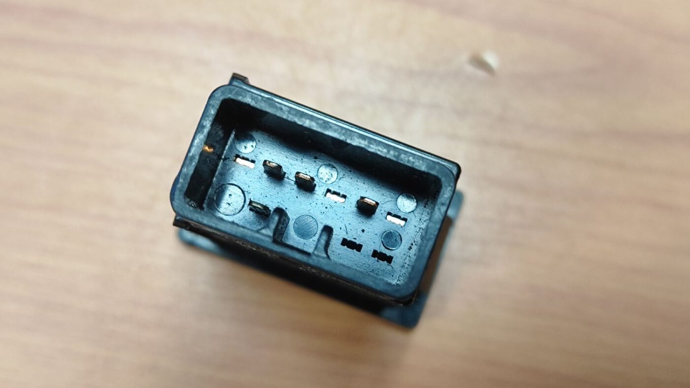 ESP poga priekš TOYOTA AVENSIS 2004 4 ESP poga priekš TOYOTA AVENSIS 2004