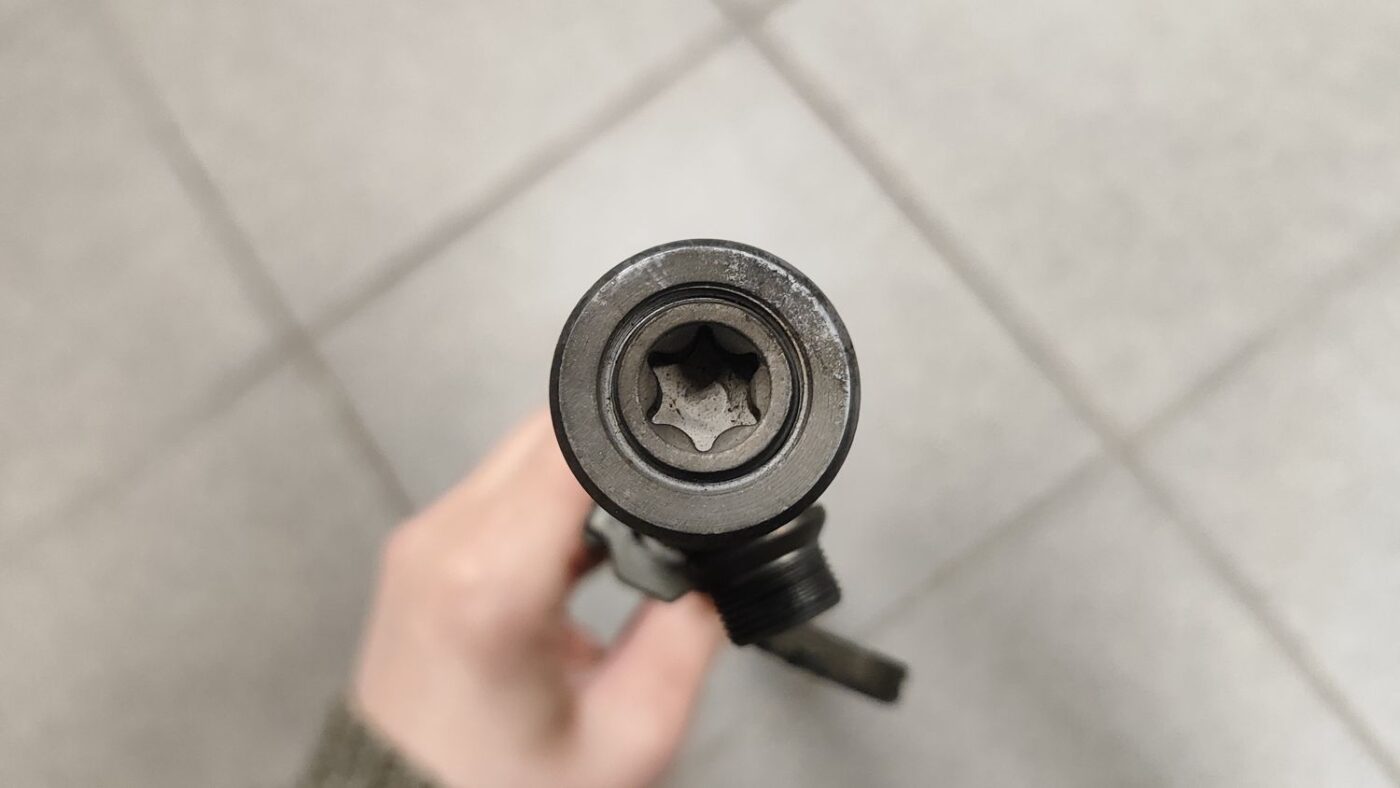 Degvielas sadales caurule priekš MERCEDES BENZ ML320 2005 BLACK 5 Degvielas sadales caurule priekš MERCEDES BENZ ML320 2005 BLACK