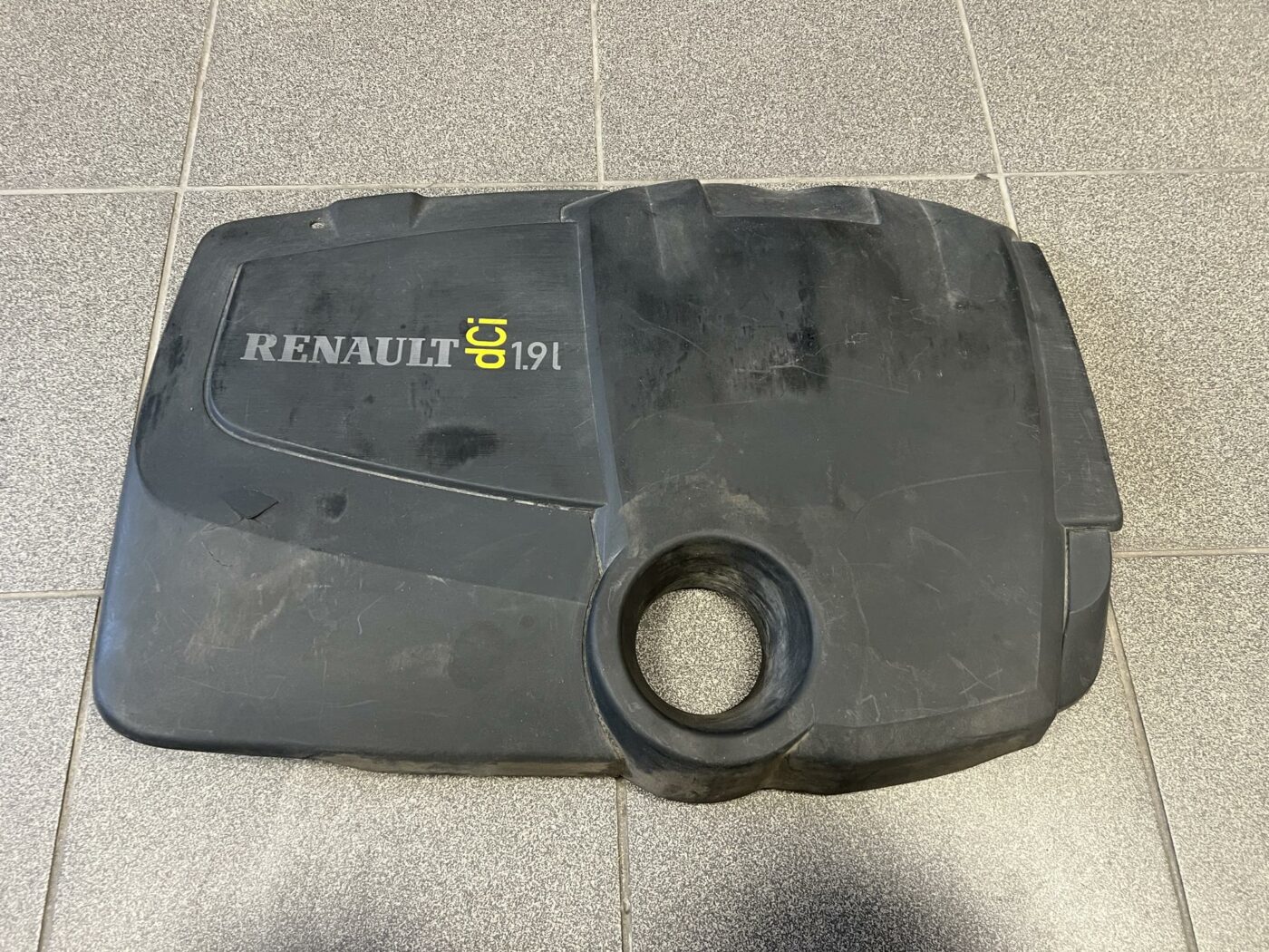 Dzinēja dekoratīvais vāks priekš RENAULT MEGANE 2004 1 Dzinēja dekoratīvais vāks priekš RENAULT MEGANE 2004