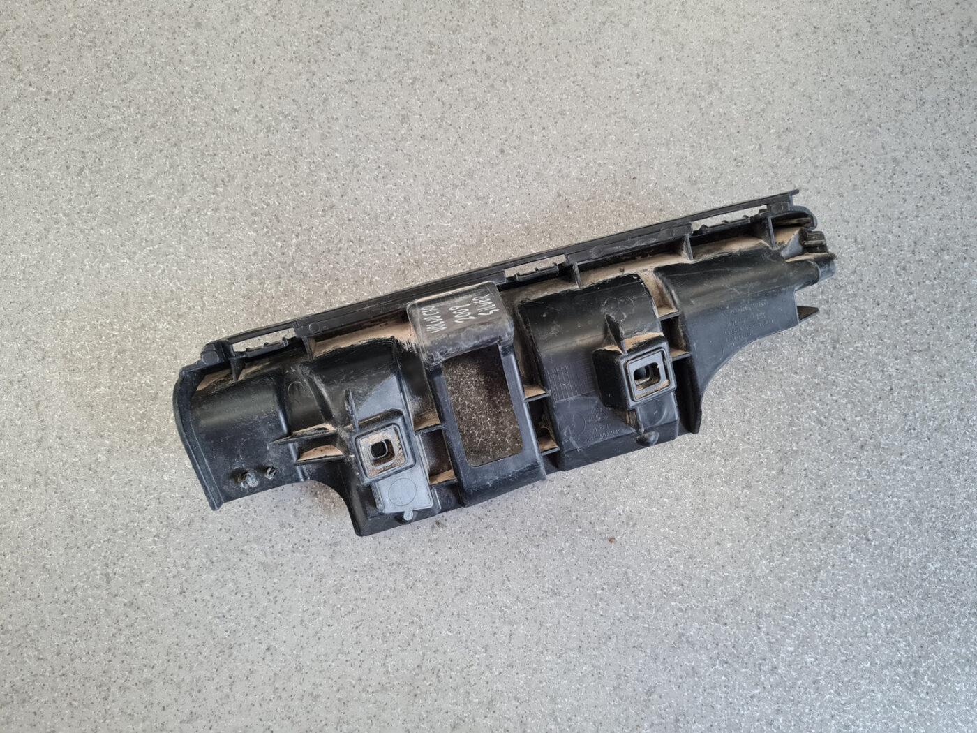 Aizmugurējā spārna un bufera stiprinājums priekš VOLVO C30 2008 SILVER 2 Aizmugurējā spārna un bufera stiprinājums priekš VOLVO C30 2008 SILVER