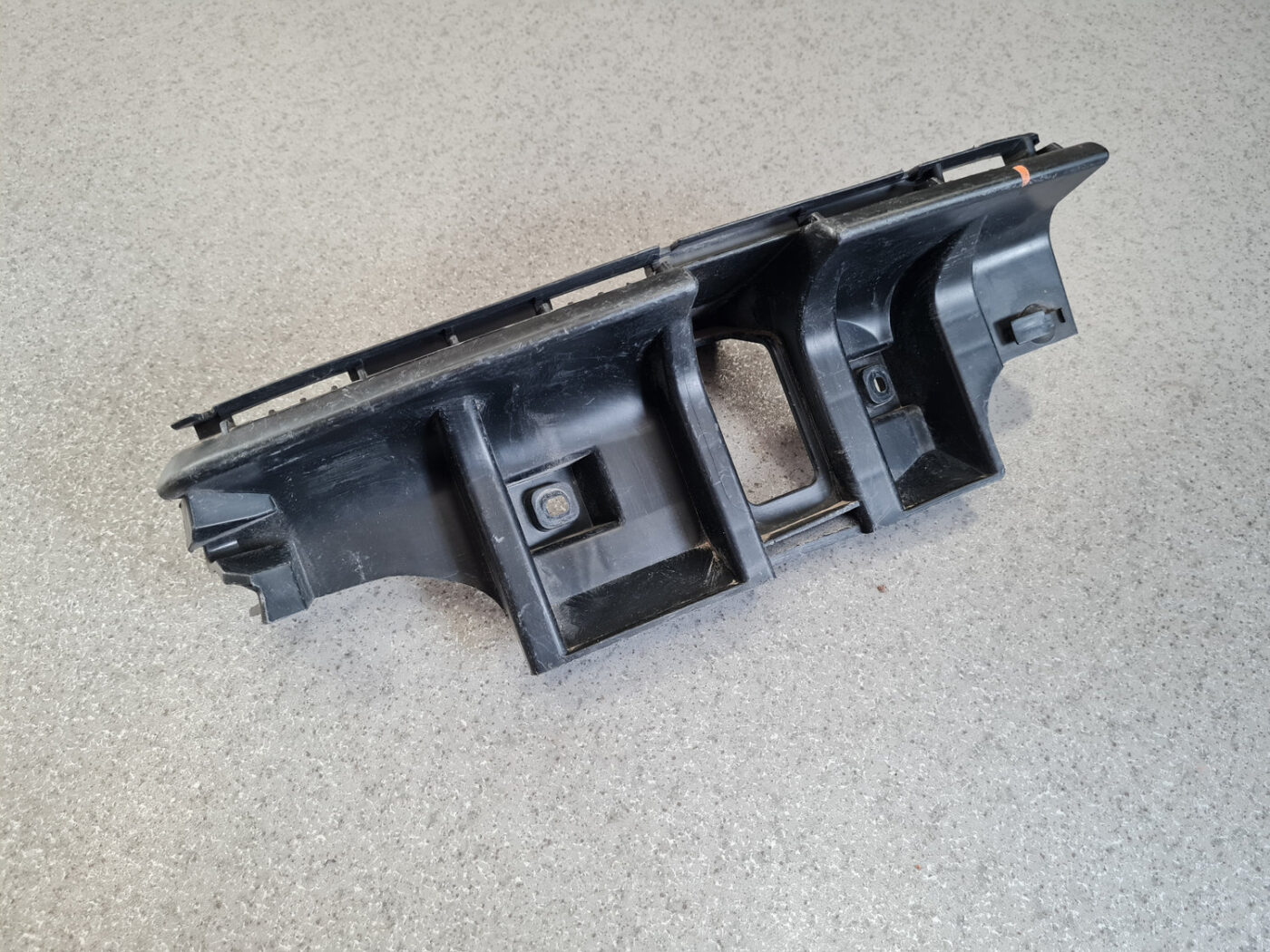 Aizmugurējā spārna un bufera stiprinājums priekš VOLVO C30 2008 SILVER 5 Aizmugurējā spārna un bufera stiprinājums priekš VOLVO C30 2008 SILVER