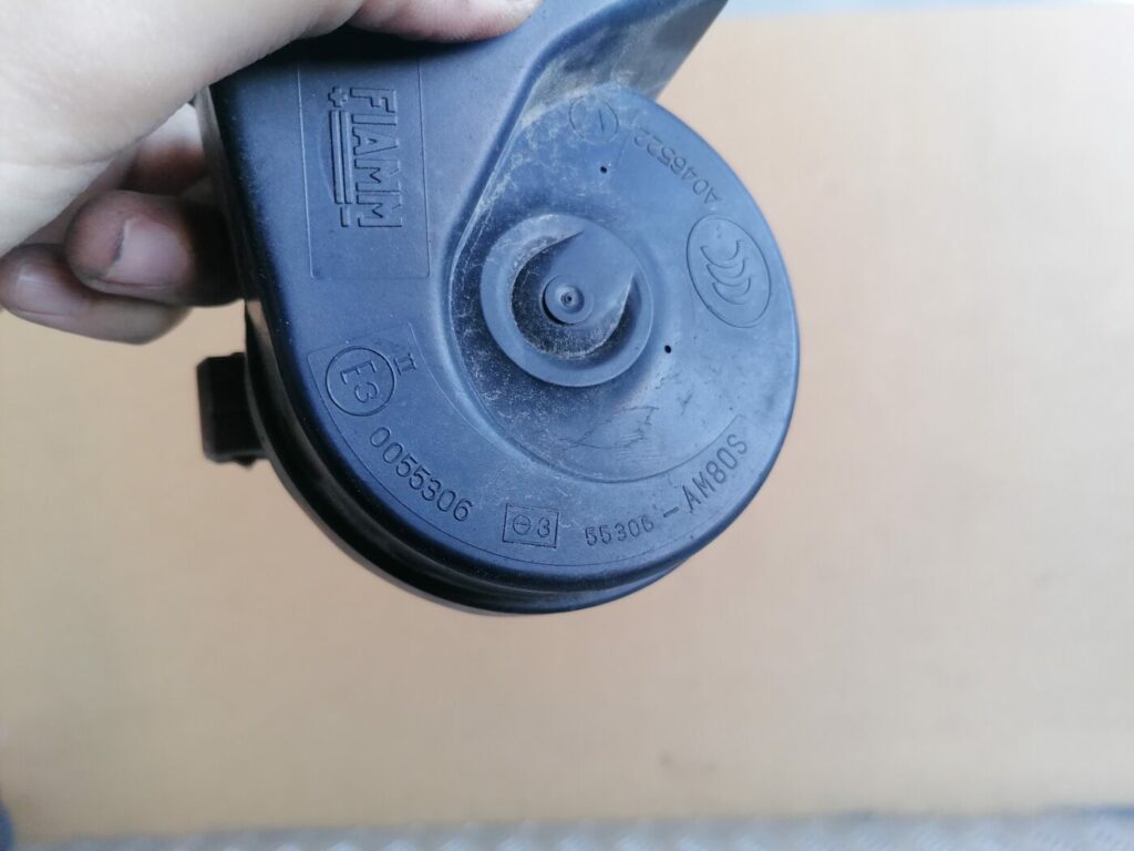 Skaņas signāls priekš VOLVO C30 2008 SILVER 3 Skaņas signāls priekš VOLVO C30 2008 SILVER