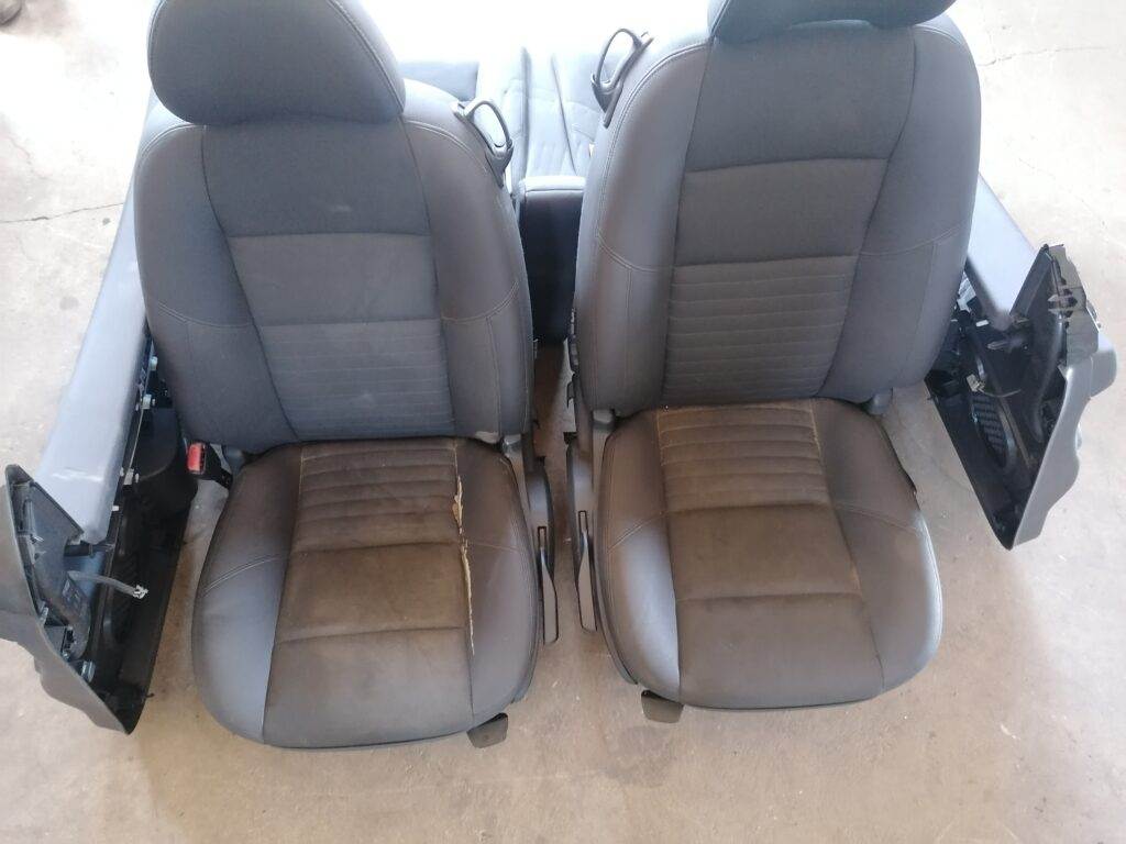 Sēdekļu komplekts priekš VOLVO C30 2008 SILVER 2 Sēdekļu komplekts priekš VOLVO C30 2008 SILVER