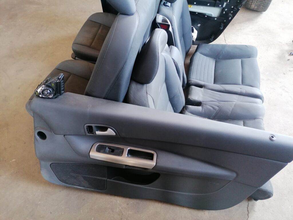 Sēdekļu komplekts priekš VOLVO C30 2008 SILVER 3 Sēdekļu komplekts priekš VOLVO C30 2008 SILVER