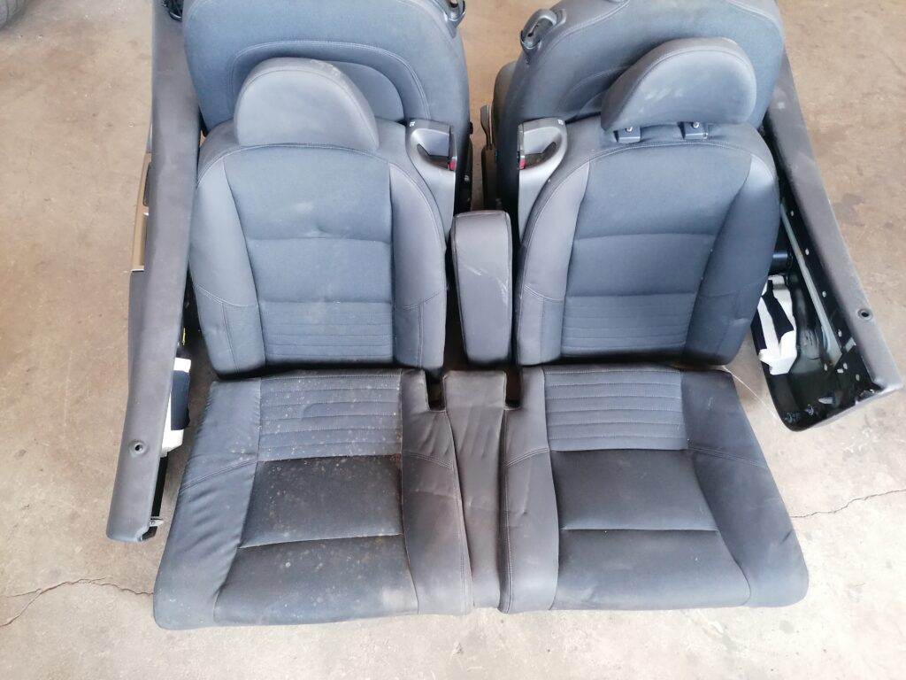 Sēdekļu komplekts priekš VOLVO C30 2008 SILVER 4 Sēdekļu komplekts priekš VOLVO C30 2008 SILVER