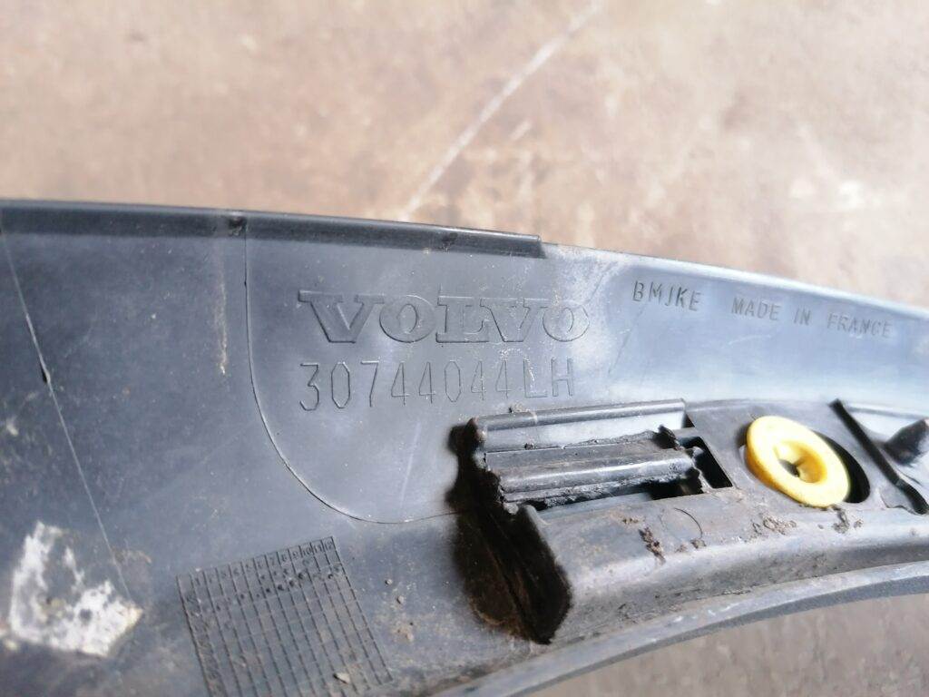 Aizmugurēja spārna uzlika (moldings) priekš VOLVO C30 2008 SILVER 3 Aizmugurēja spārna uzlika (moldings) priekš VOLVO C30 2008 SILVER