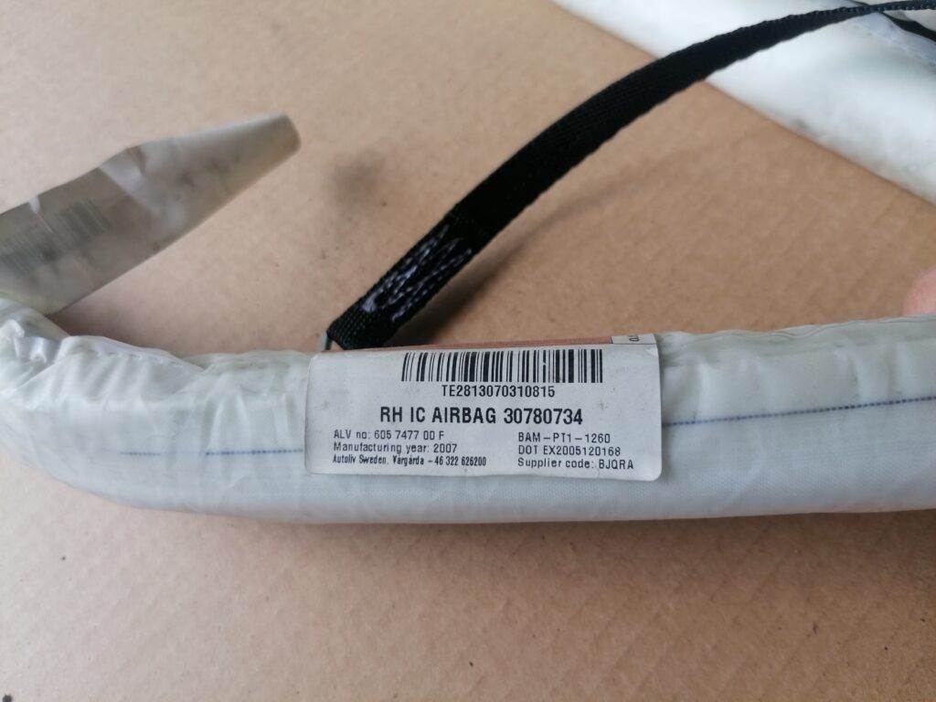 Griestu drošības spilvens, pa labi priekš VOLVO C30 2008 SILVER 2 Griestu drošības spilvens, pa labi priekš VOLVO C30 2008 SILVER