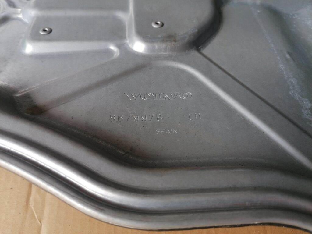 Stikla pacelšanas mehānisma panele priekš VOLVO C30 2008 SILVER 3 Stikla pacelšanas mehānisma panele priekš VOLVO C30 2008 SILVER