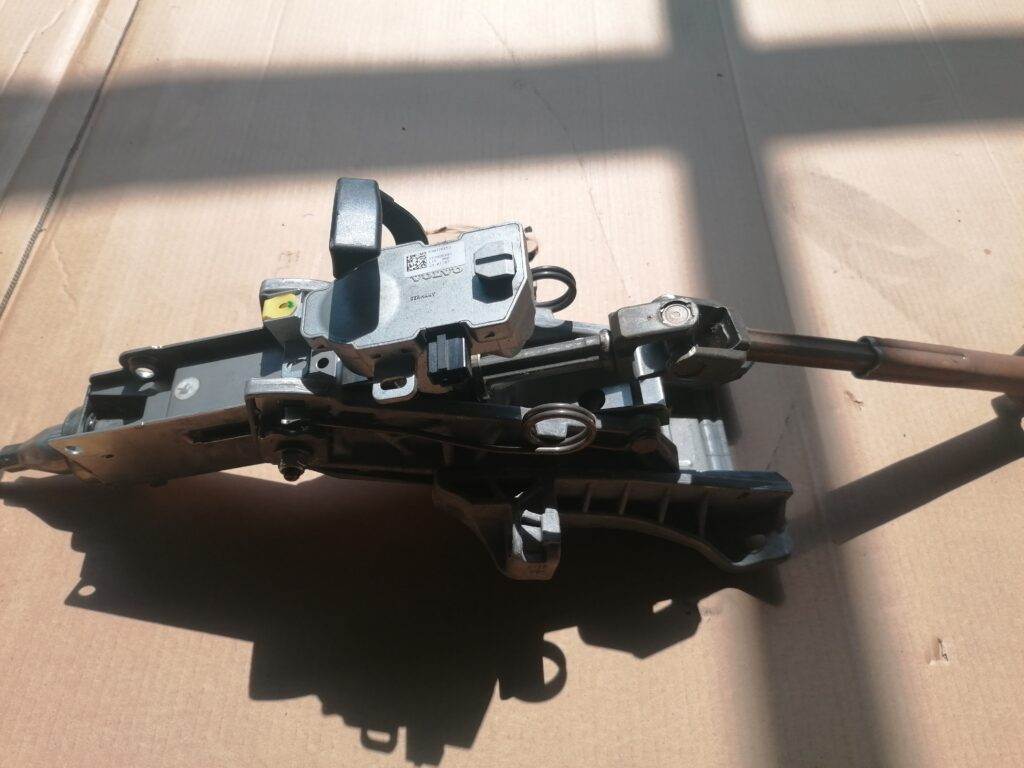 Stūres statne priekš VOLVO C30 2008 SILVER 2 Stūres statne priekš VOLVO C30 2008 SILVER