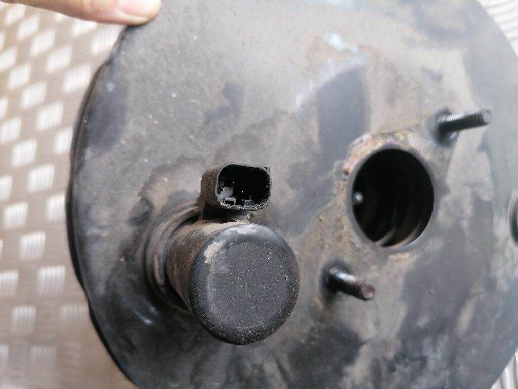 Vakuuma bremžu pastiprinātājs priekš VOLVO C30 2008 SILVER 2 Vakuuma bremžu pastiprinātājs priekš VOLVO C30 2008 SILVER