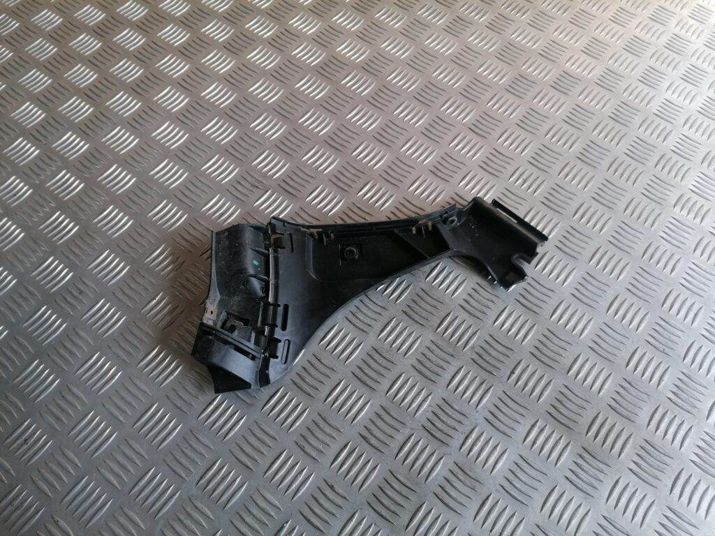 Priekšējā spārna un bufera stiprinājums priekš VOLVO C30 2008 SILVER 1 Priekšējā spārna un bufera stiprinājums priekš VOLVO C30 2008 SILVER