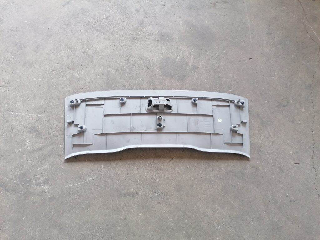 Bagāžnieka vāka apdare priekš VOLVO C30 2008 SILVER 2 Bagāžnieka vāka apdare priekš VOLVO C30 2008 SILVER