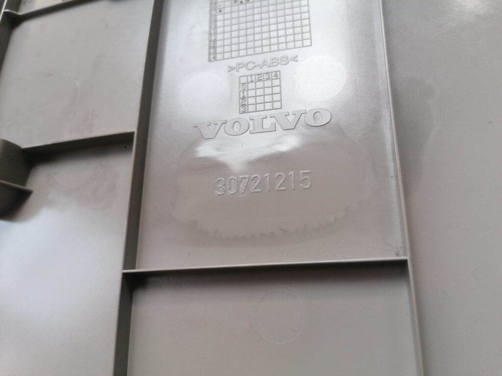 Bagāžnieka vāka apdare priekš VOLVO C30 2008 SILVER 3 Bagāžnieka vāka apdare priekš VOLVO C30 2008 SILVER