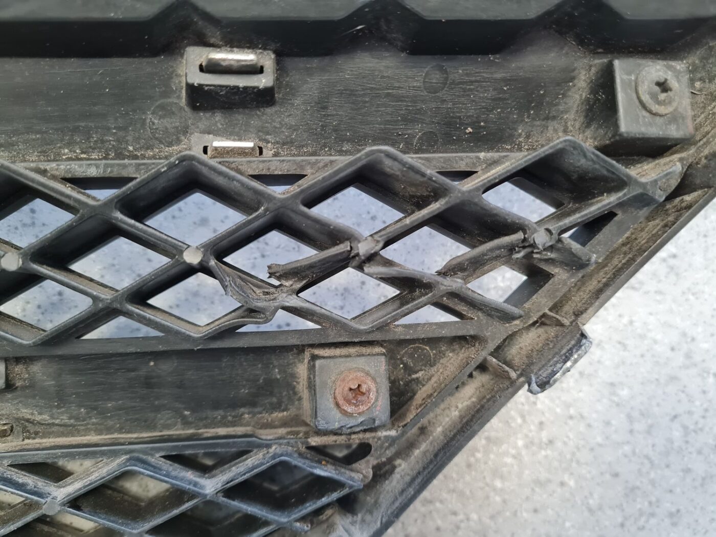 Bufera reste priekš KIA CEED 2007 3 Bufera reste priekš KIA CEED 2007