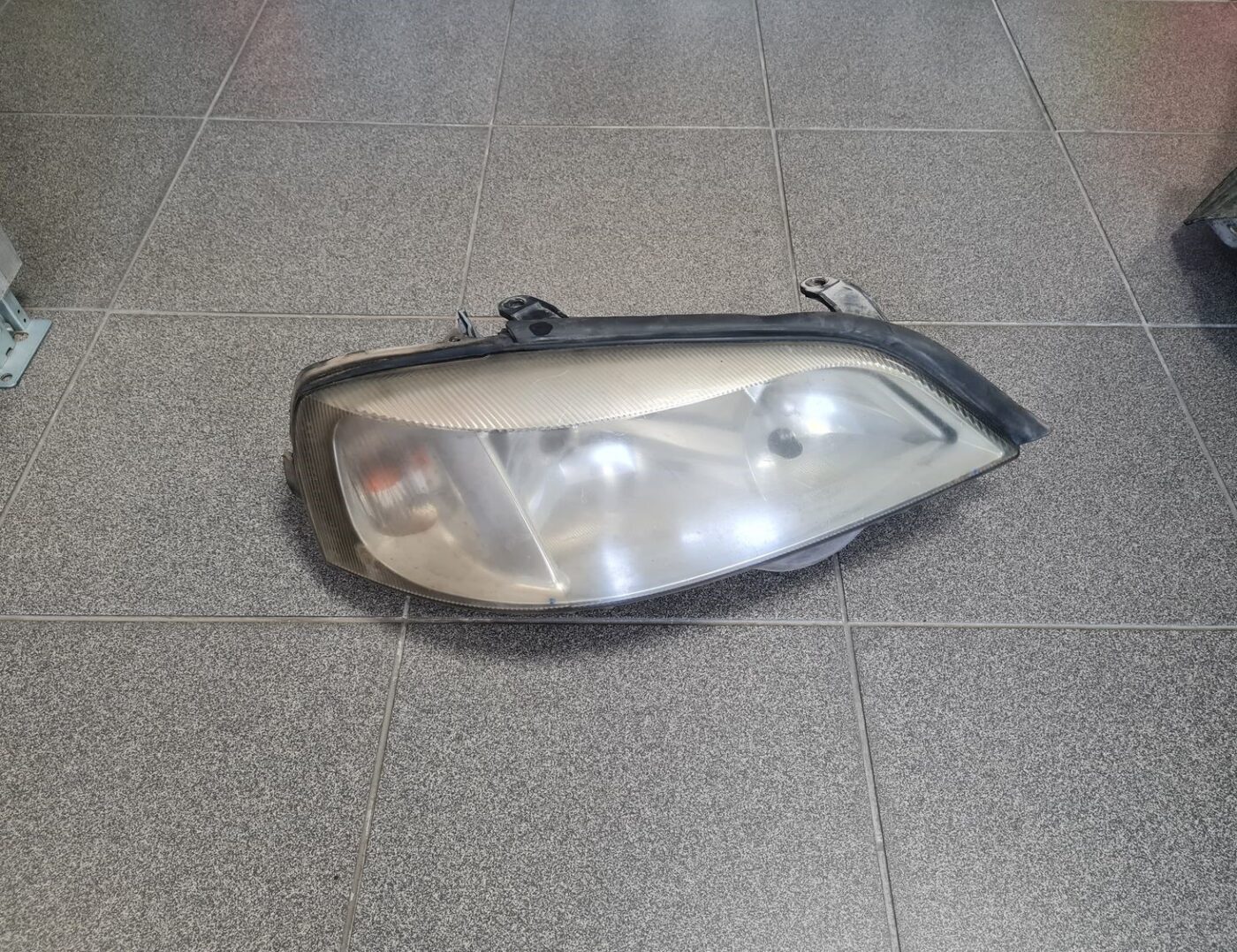 Priekšējais labais lukturis priekš OPEL ASTRA 2002 1 Priekšējais labais lukturis priekš OPEL ASTRA 2002