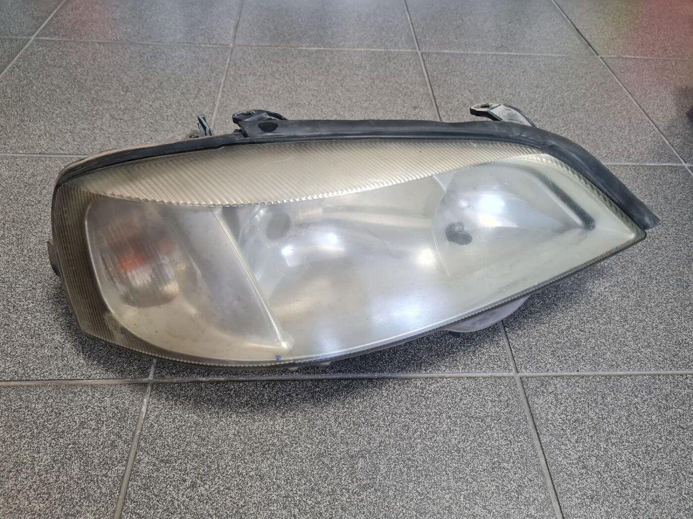 Priekšējais labais lukturis priekš OPEL ASTRA 2002 2 Priekšējais labais lukturis priekš OPEL ASTRA 2002