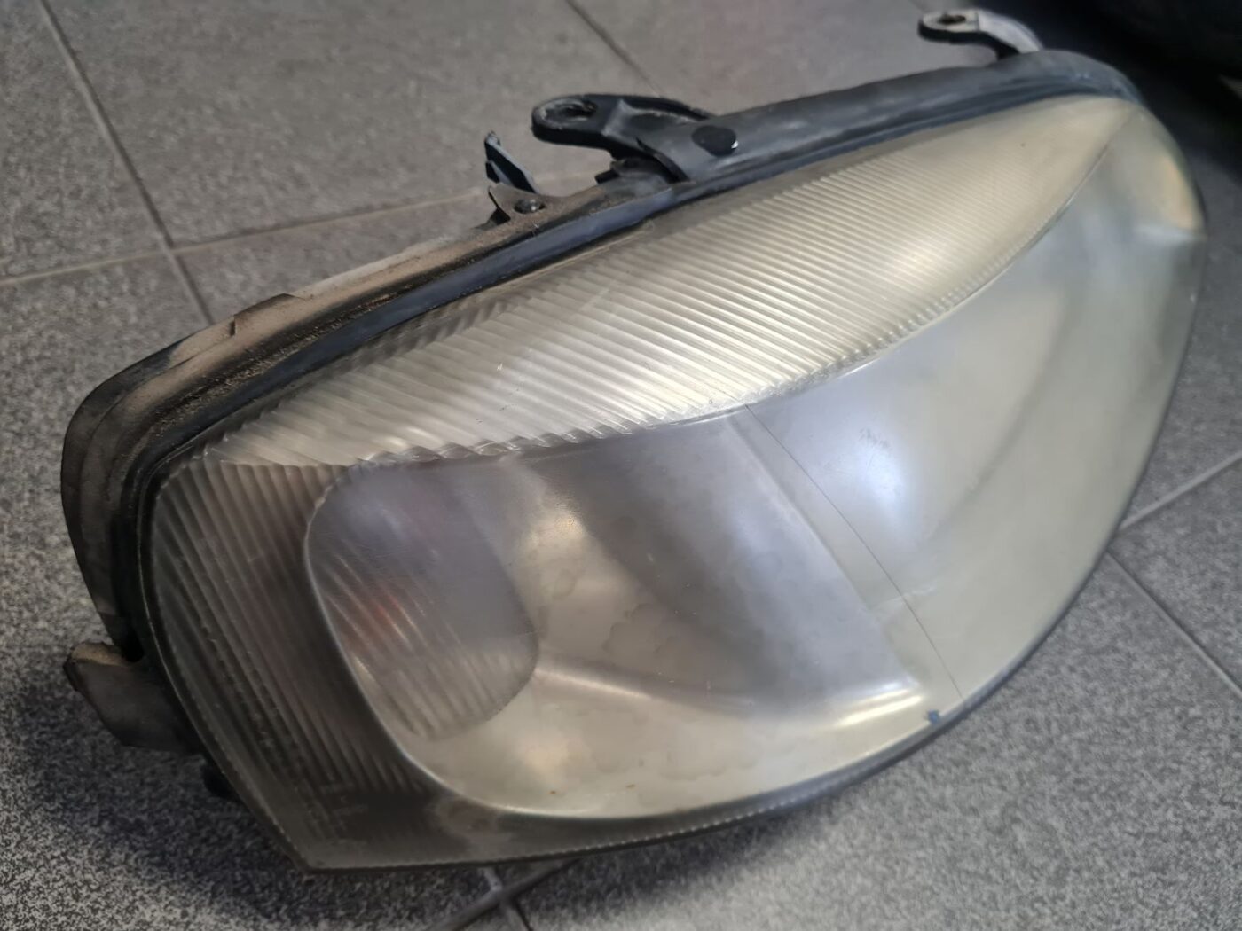 Priekšējais labais lukturis priekš OPEL ASTRA 2002 15 Priekšējais labais lukturis priekš OPEL ASTRA 2002