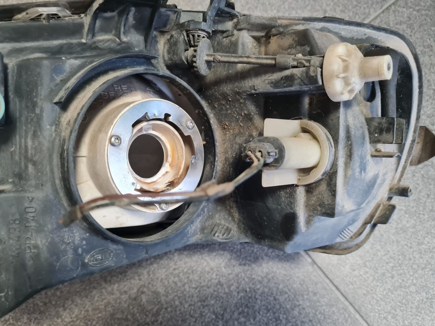 Priekšējais labais lukturis priekš OPEL ASTRA 2002 7 Priekšējais labais lukturis priekš OPEL ASTRA 2002