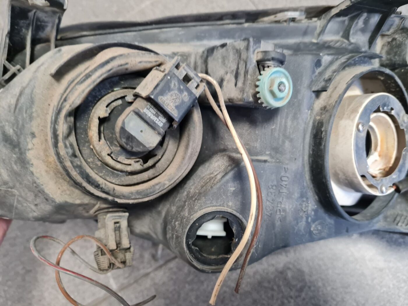 Priekšējais labais lukturis priekš OPEL ASTRA 2002 6 Priekšējais labais lukturis priekš OPEL ASTRA 2002