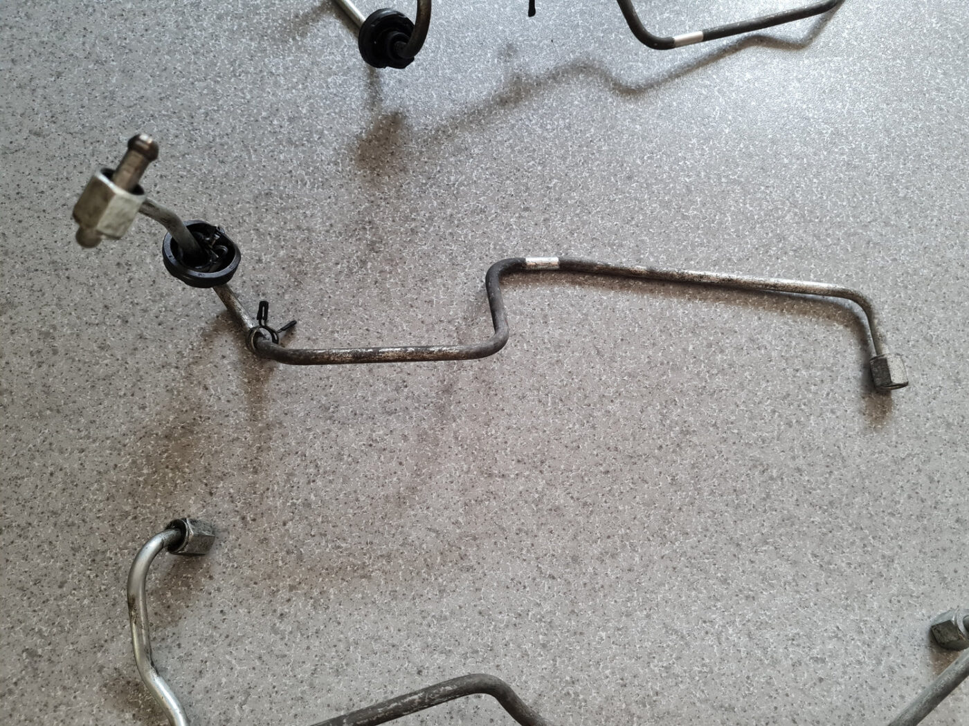 Degvielas caurule priekš SUBARU LEGACY 2009 4 Degvielas caurule priekš SUBARU LEGACY 2009